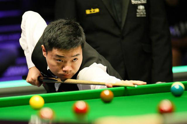 红魔球迷依 红魔球迷依